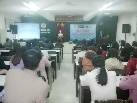 Đối thoại chính sách nhằm tăng cường bảo vệ quyền lợi của lao động nữ